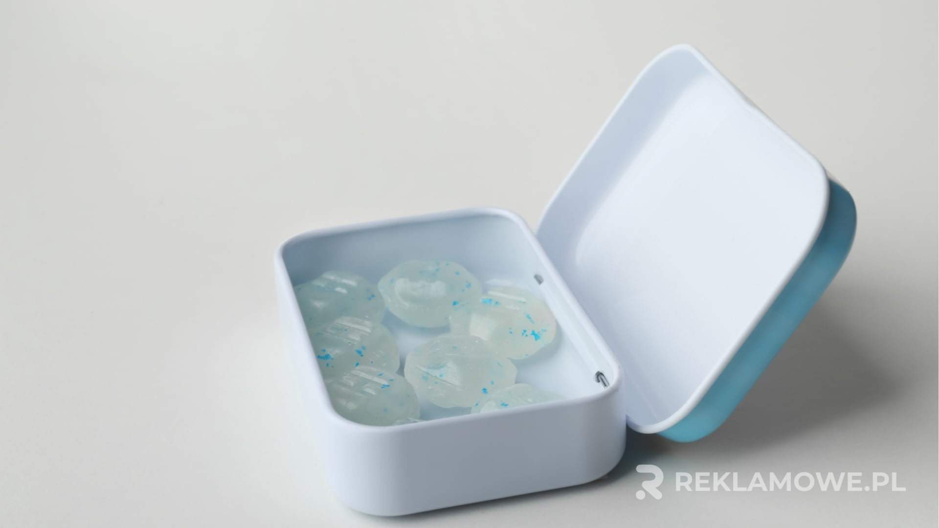 Miętówki reklamowe z logo firmy jako narzędzie marketingowe